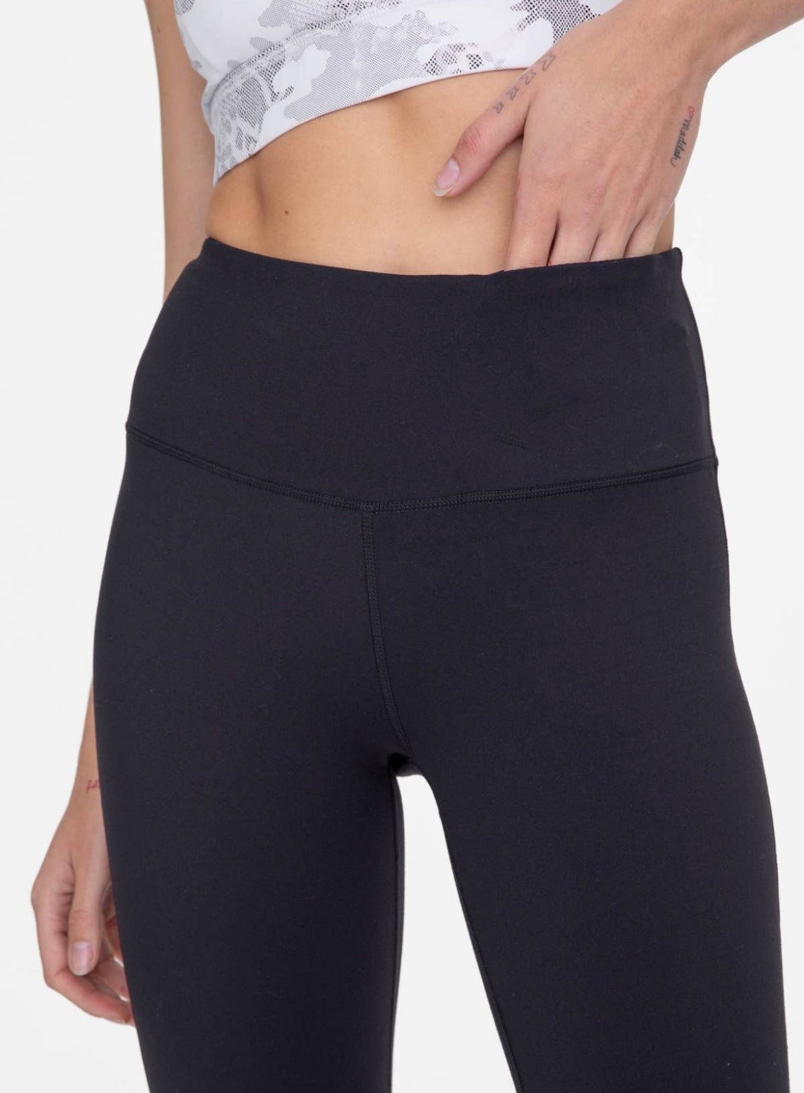 Performance Essential Highwaist Leggings
