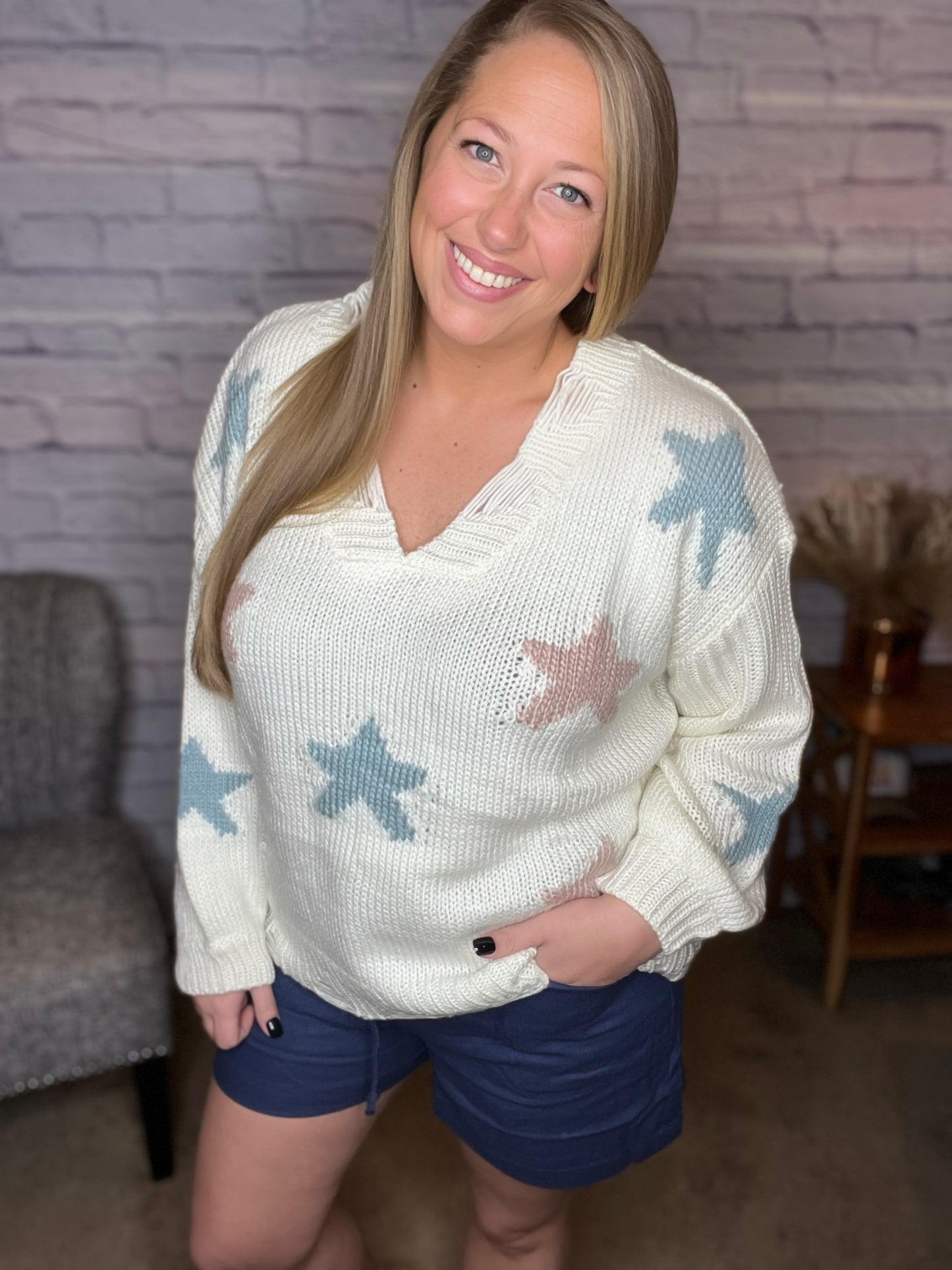 Frayed Edge Star Sweater - Curvy Girl Exclusive