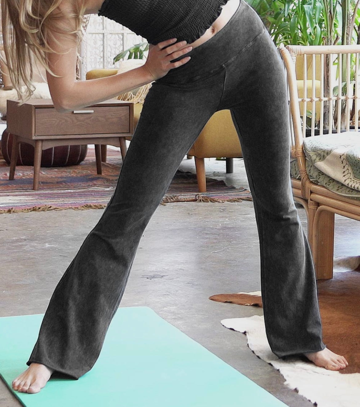 Mineral Wash High Waist Raw Edge Hem Yoga Pants in Charcoal
