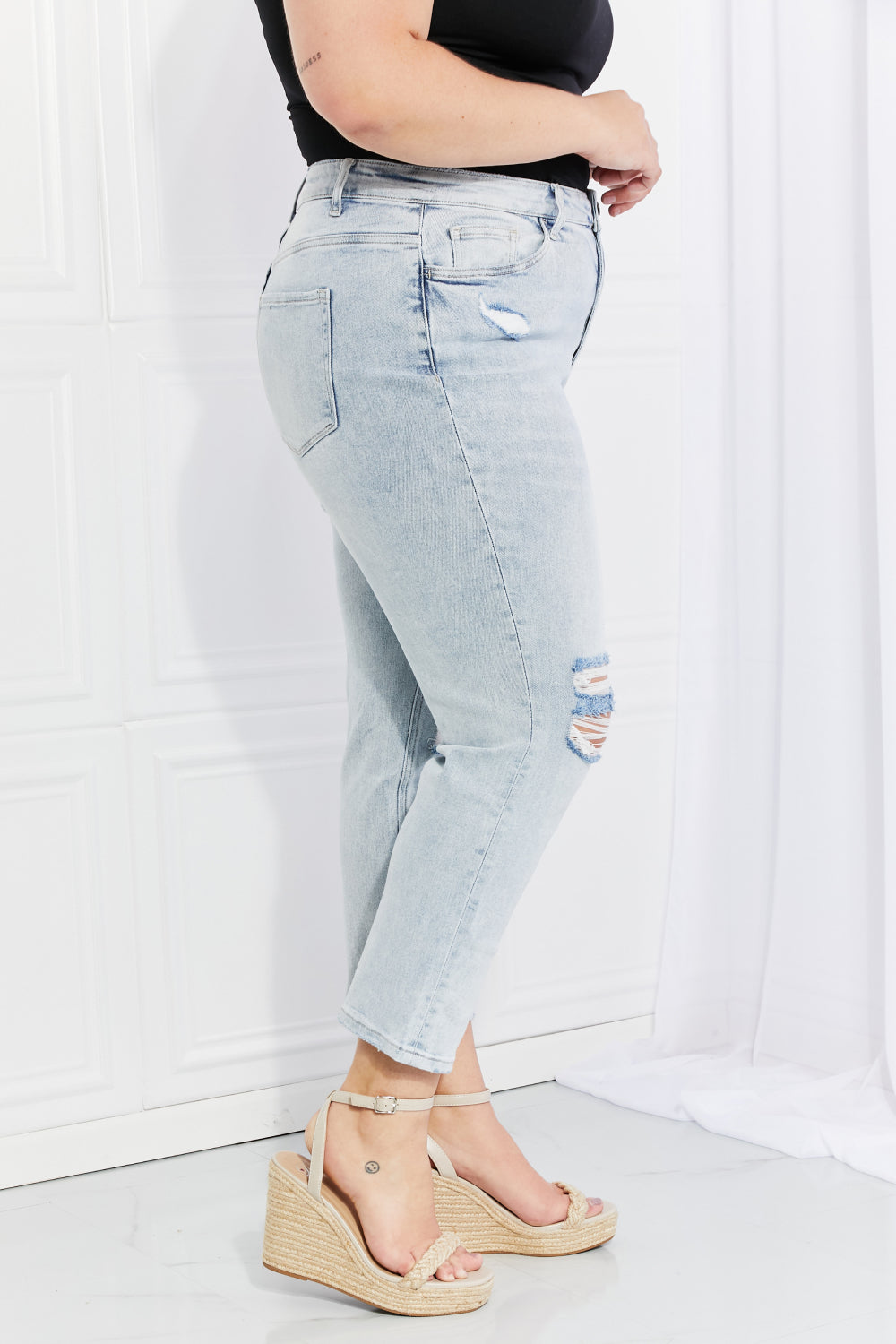 Vervet by Flying Monkey Stand Out  Distressed Cropped Jeans